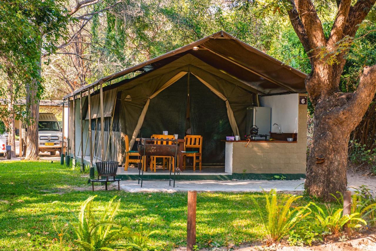 ホテル Zambezi Mubala Camp カティマ・ムリロ エクステリア 写真
