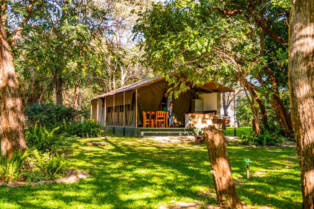 ホテル Zambezi Mubala Camp カティマ・ムリロ エクステリア 写真