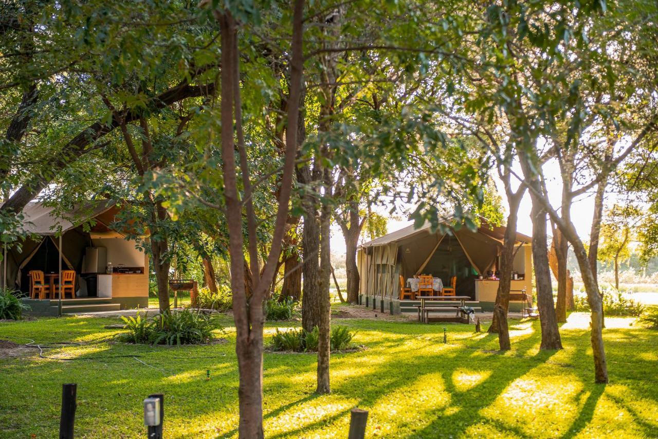 ホテル Zambezi Mubala Camp カティマ・ムリロ エクステリア 写真