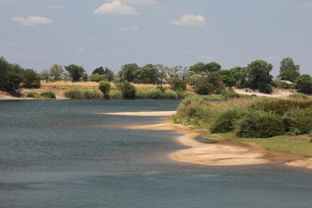 ホテル Zambezi Mubala Camp カティマ・ムリロ エクステリア 写真