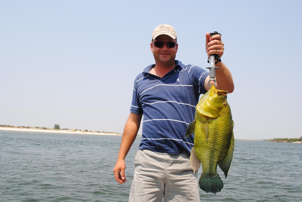 ホテル Zambezi Mubala Camp カティマ・ムリロ エクステリア 写真