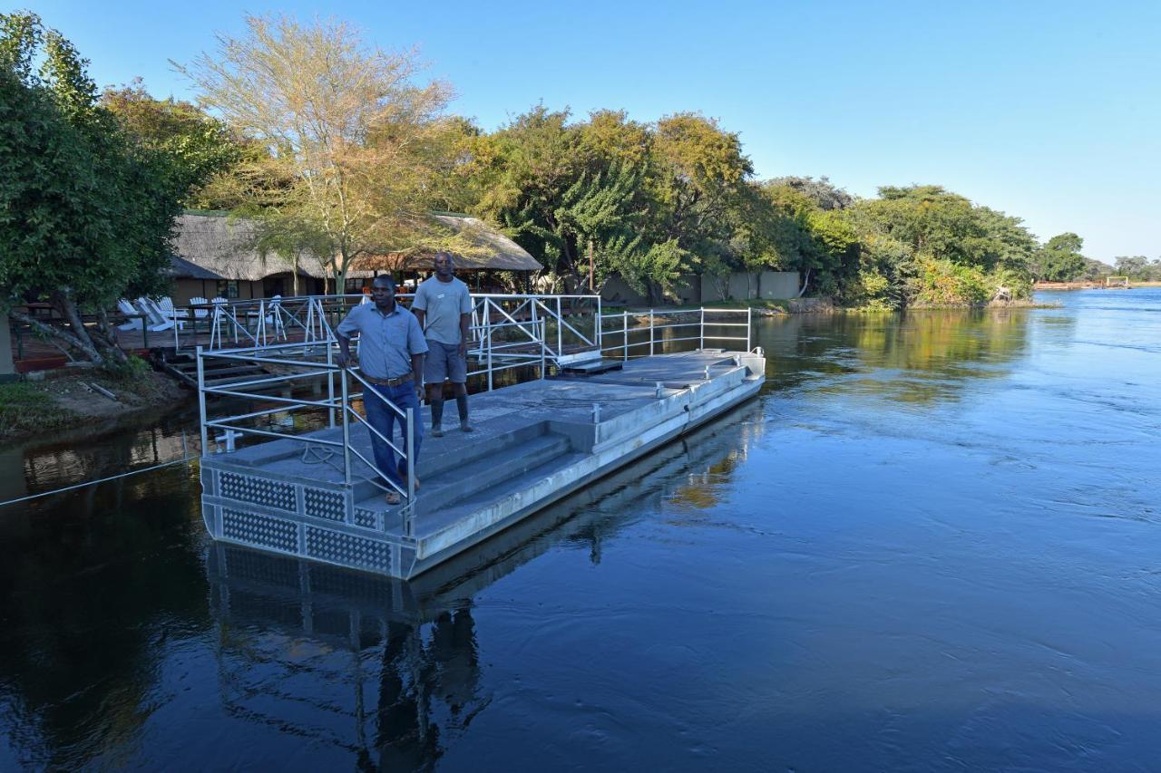 ホテル Zambezi Mubala Camp カティマ・ムリロ エクステリア 写真